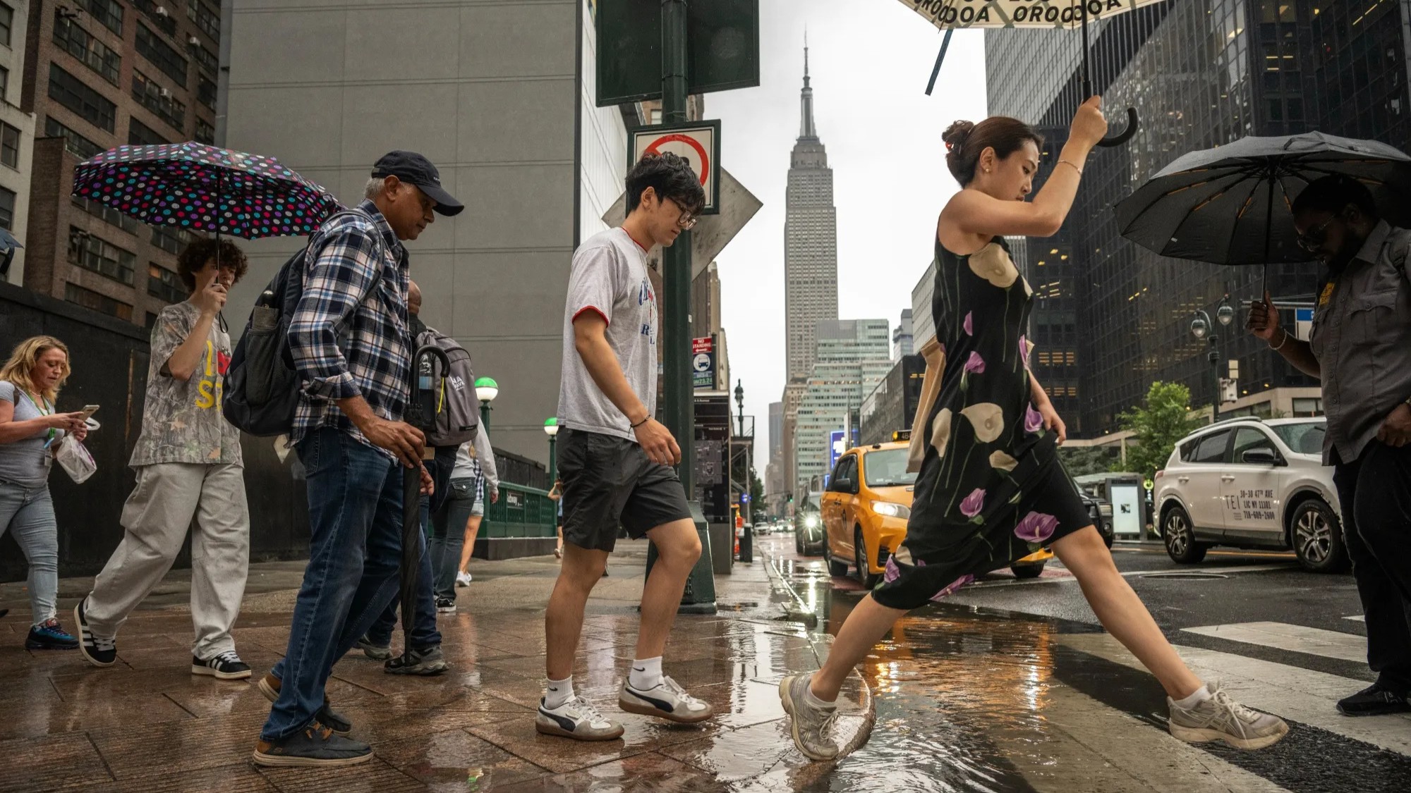 Cars and truck submerged in floodwaters on Clearview Expressway in Queens, NYC during August 2025 storm.