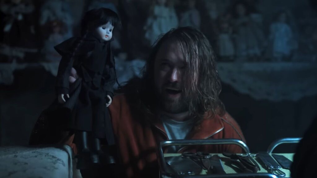 Haley Joel Osment as The Kansas City Scalper.